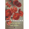 Knielen op een bed violen