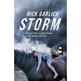 Storm: Een jongen, een paard. Ze hadden niemand... Tot ze elkaar vonden in een storm (Dutch Edition)