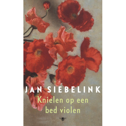 Knielen op een bed violen
